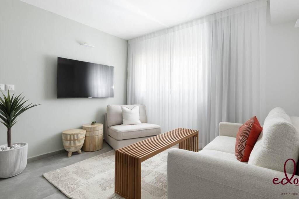 Apartment Family Next To The Sea - By Edom